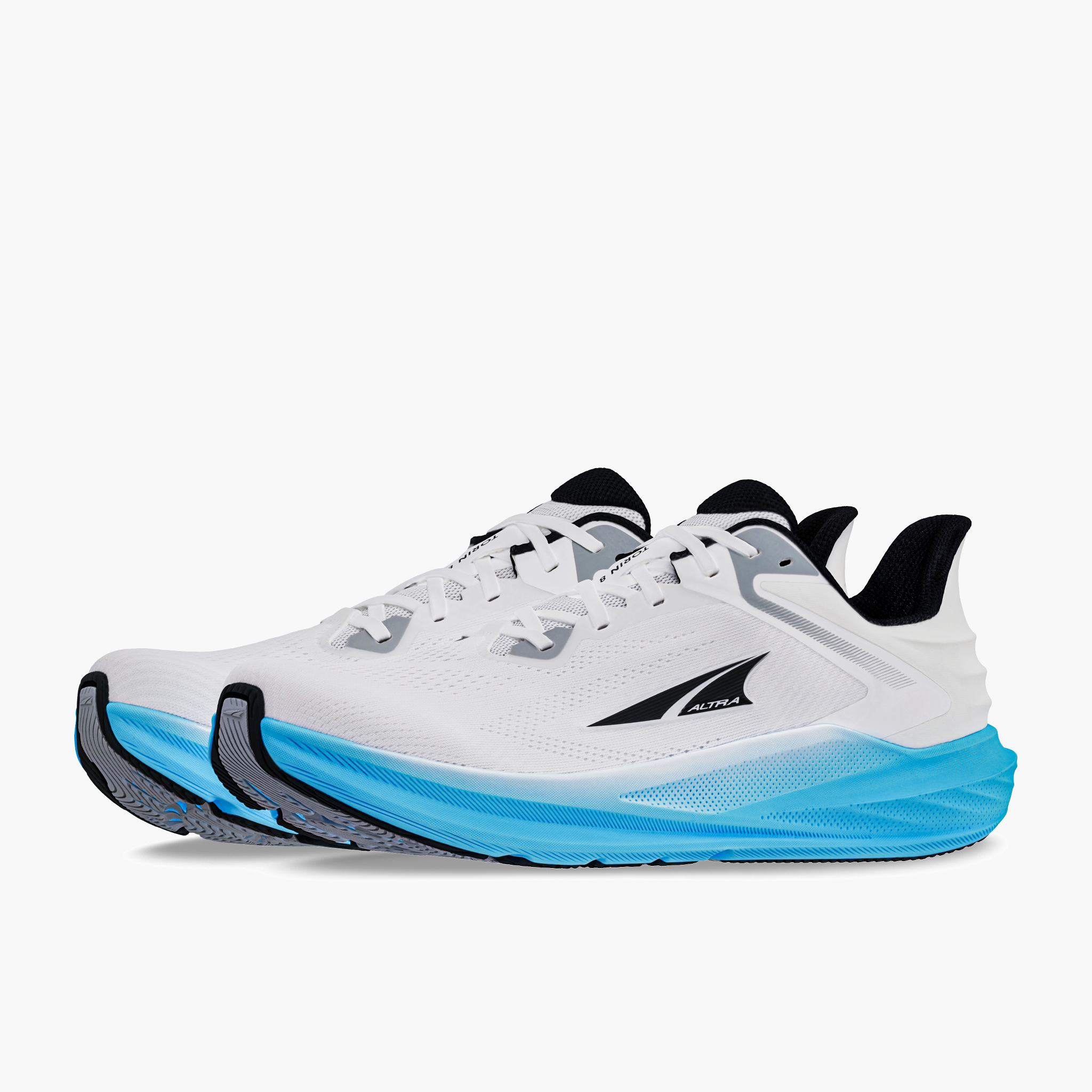 3/4 angle shot of Men's Torin 8 in White/blue