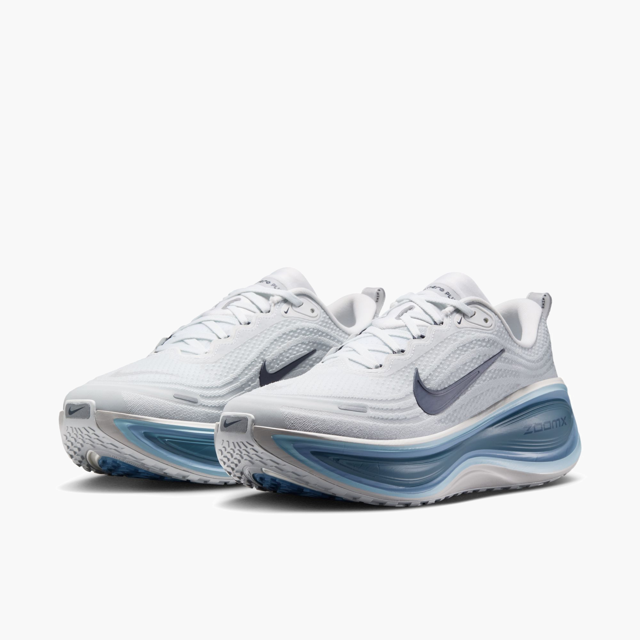 3/4 angle shot of Men's Vomero Plus in Off White / Obsidian-Grey Fog-Thunderstorm