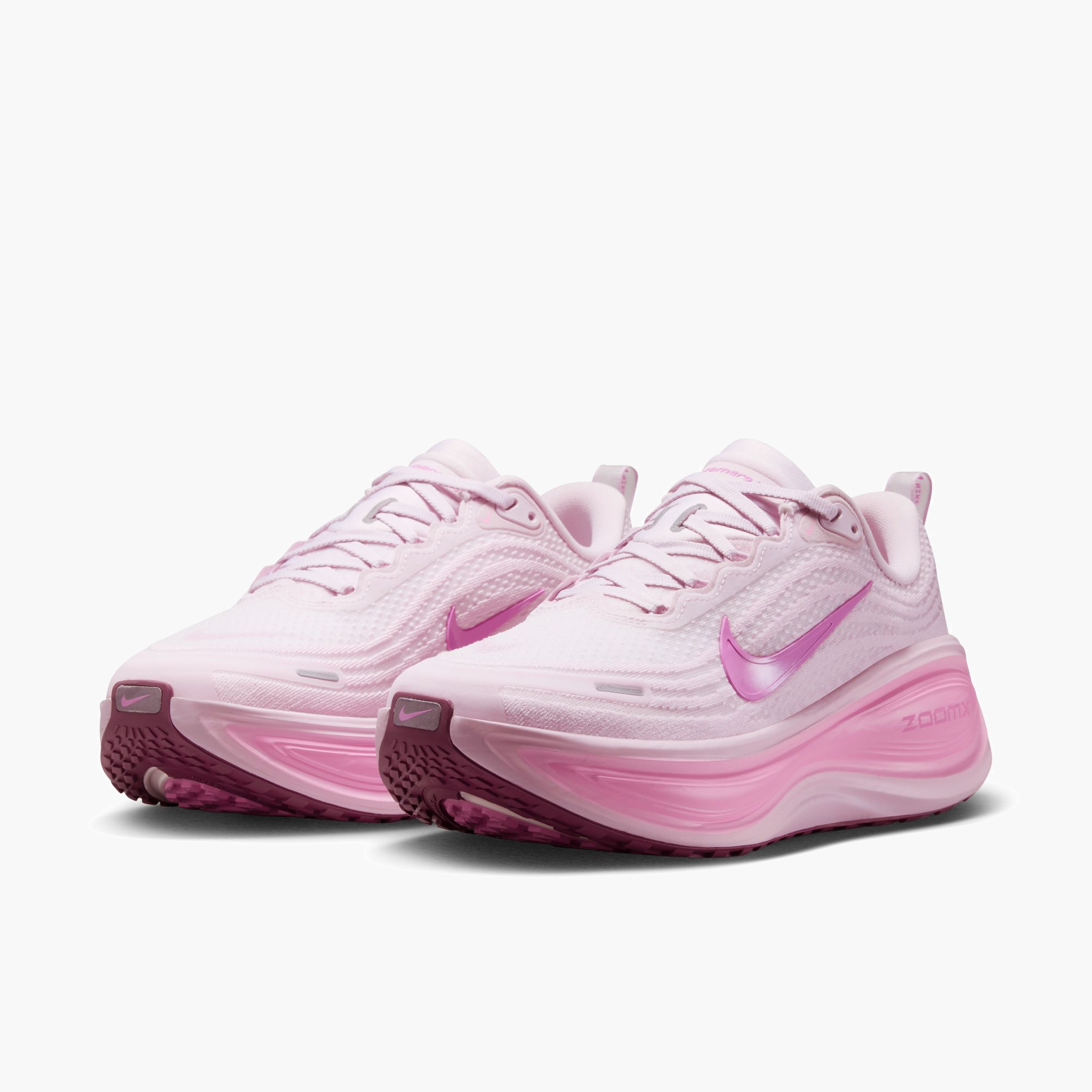3/4 angle shot of Women's Vomero Plus in Bleached Lilac / Lt Magenta-Pink Rise