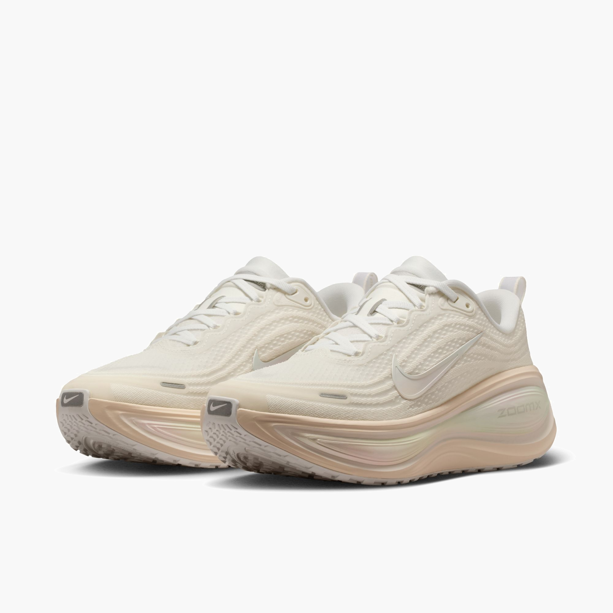 3/4 angle shot of Women's Vomero Plus in Summit White / Chalk-Phantom-Pure Platinum