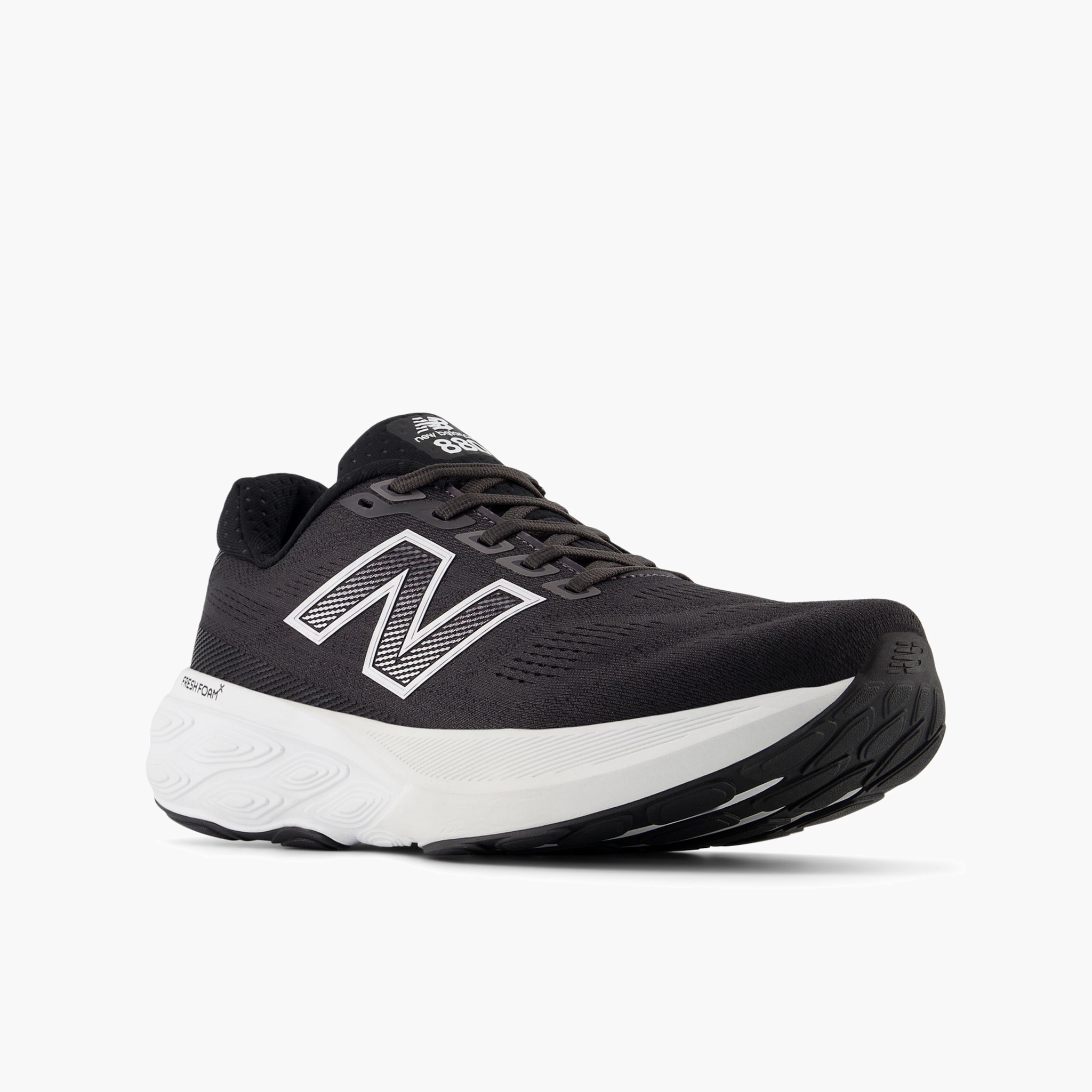 3/4 angle shot of Men's 880 v15 in Black