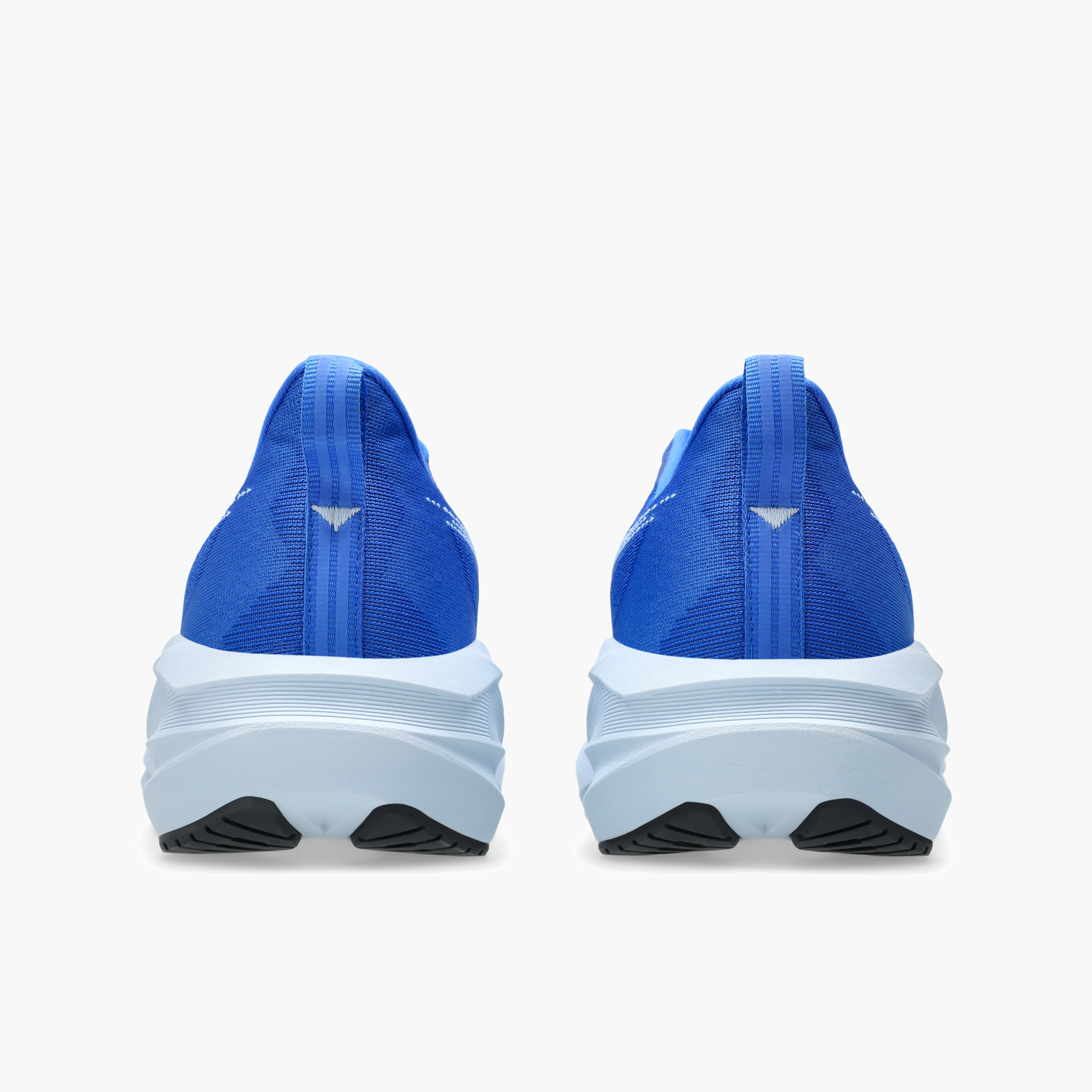 Heel angle shot of Men's Novablast 5 in Illusion Blue / Light Blue