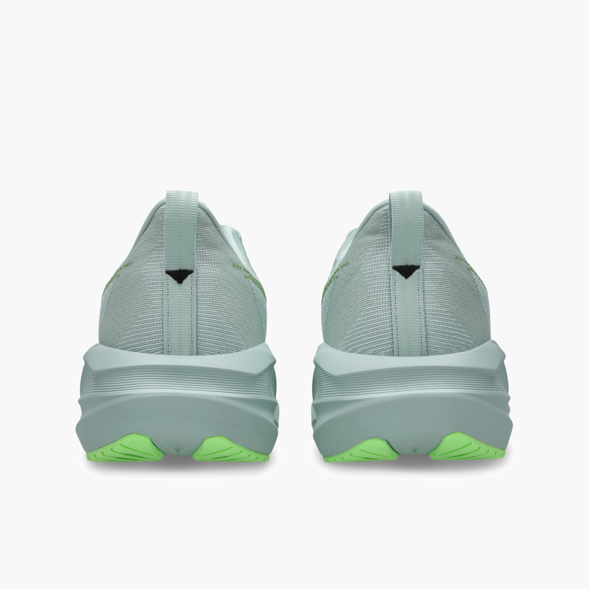 Heel angle shot of Men's Novablast 5 in Cold Moss / Light Orange