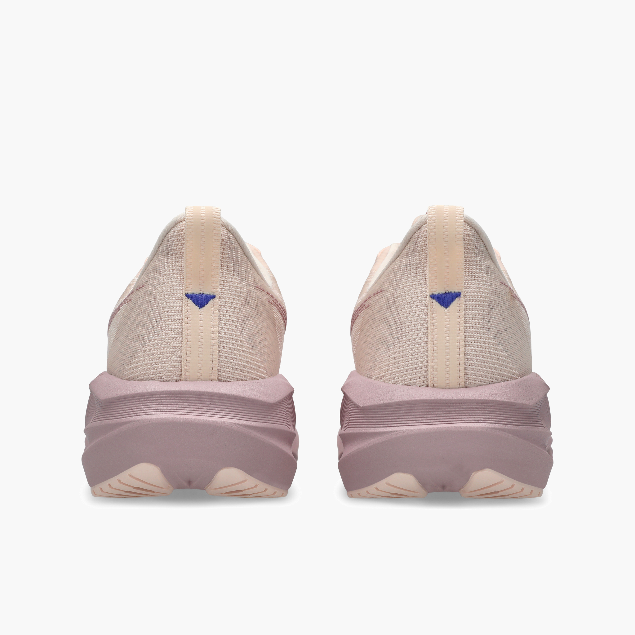 Heel angle shot of Women's Novablast 5 in Pearl Pink / Morganite