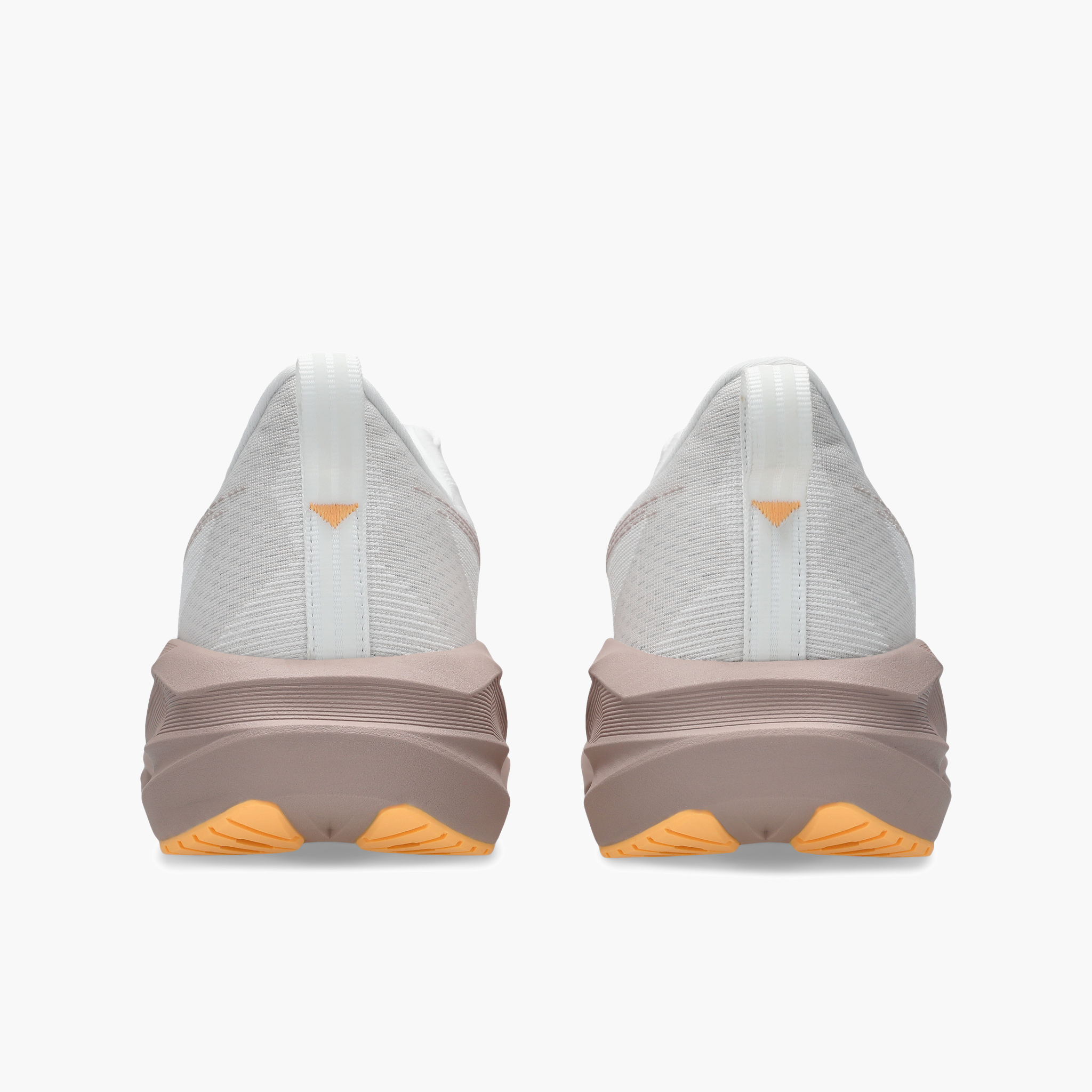 Heel angle shot of Women's Novablast 5 in White / Fawn