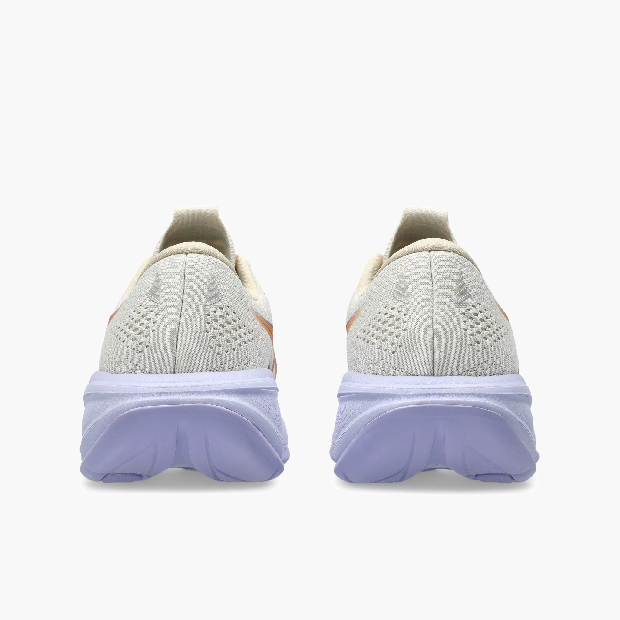Heel angle shot of Women's Gel-Cumulus 28 in Oatmeal / Fresh Air