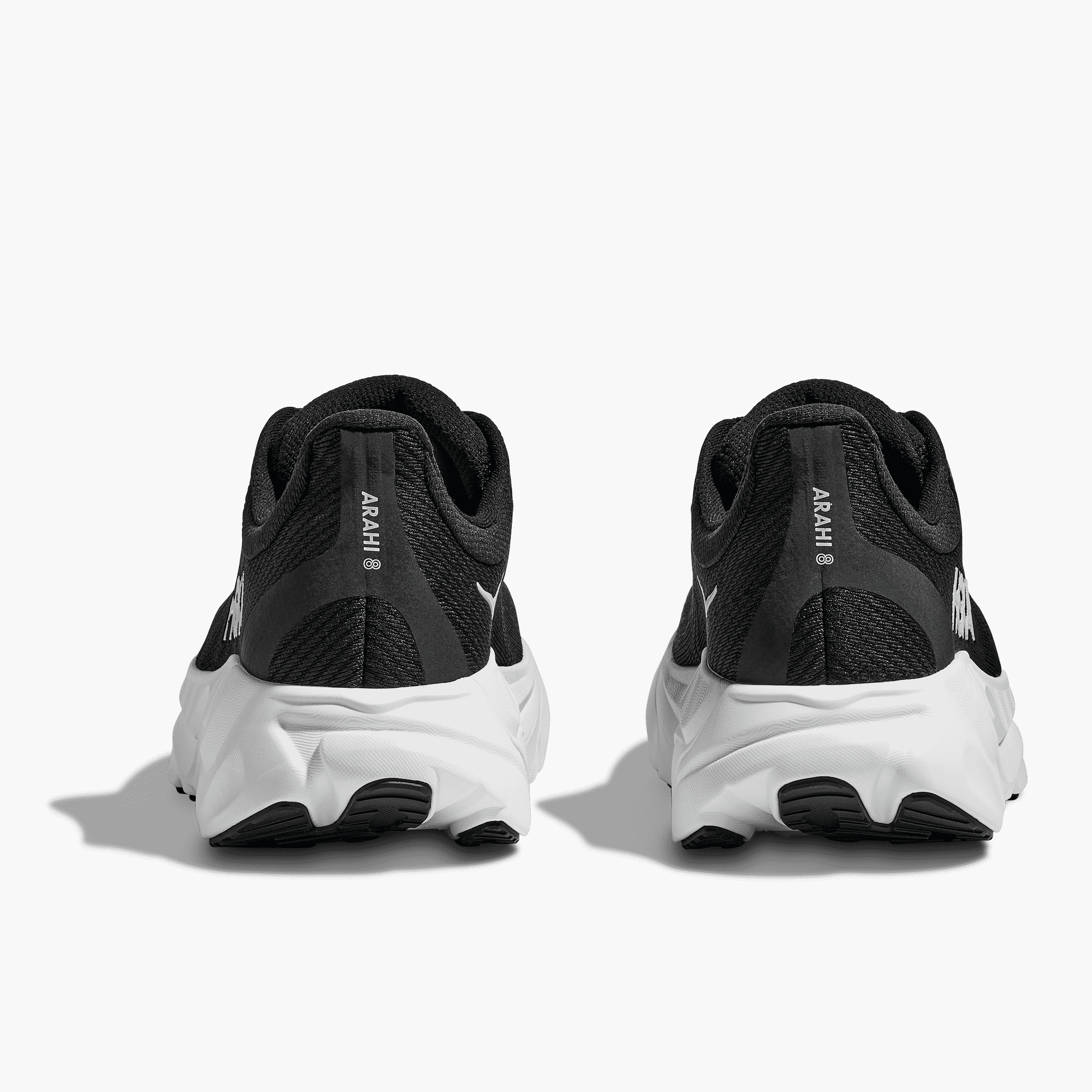 Heel angle shot of Men's Arahi 8 in Black  /  White
