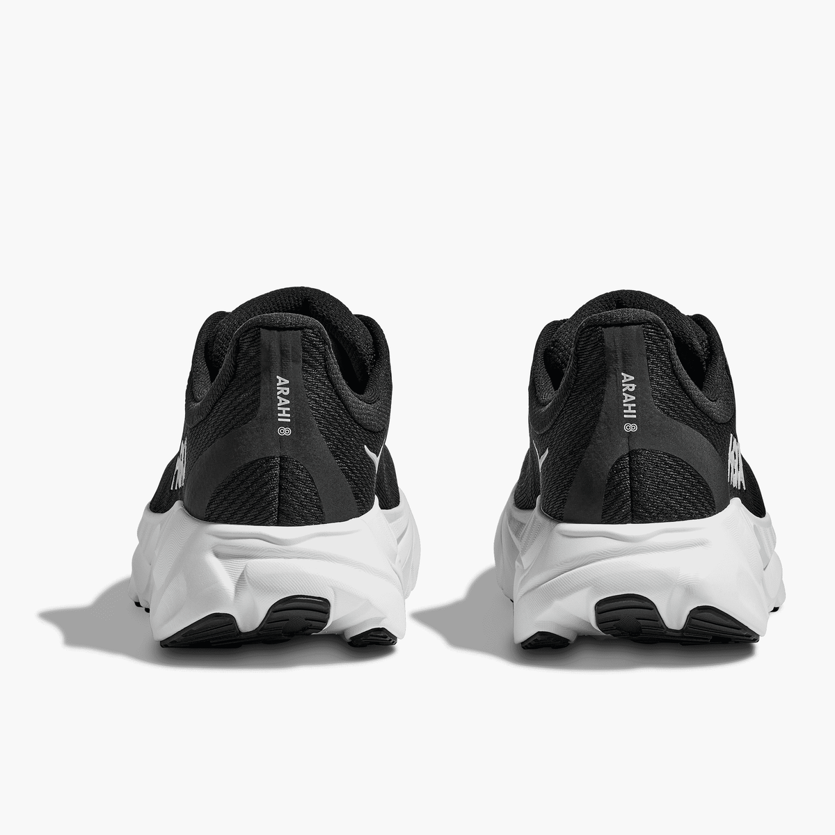 Heel angle shot of Women's Arahi 8 in Black  /  White