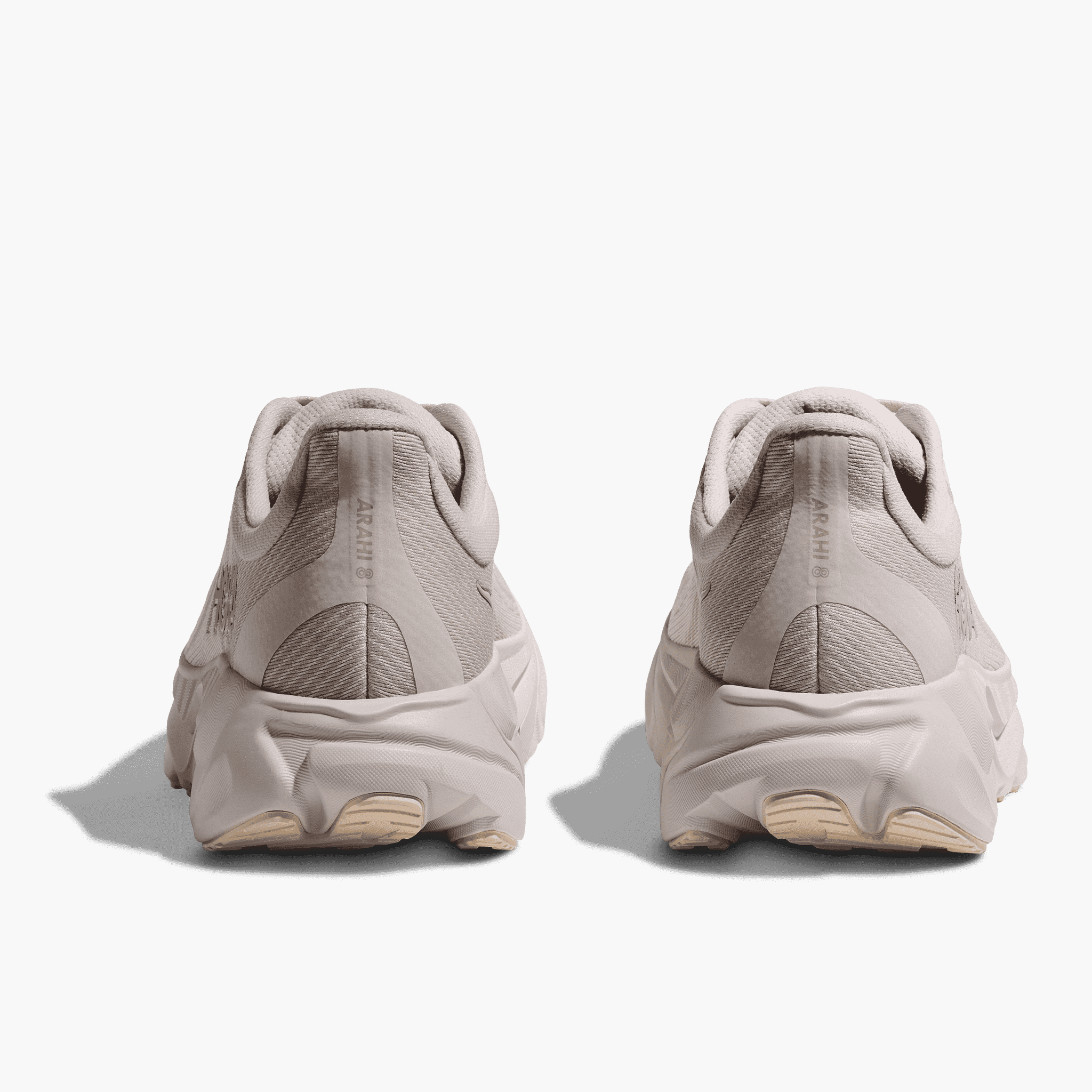 Heel angle shot of Men's Arahi 8 in Grout  /  Putty