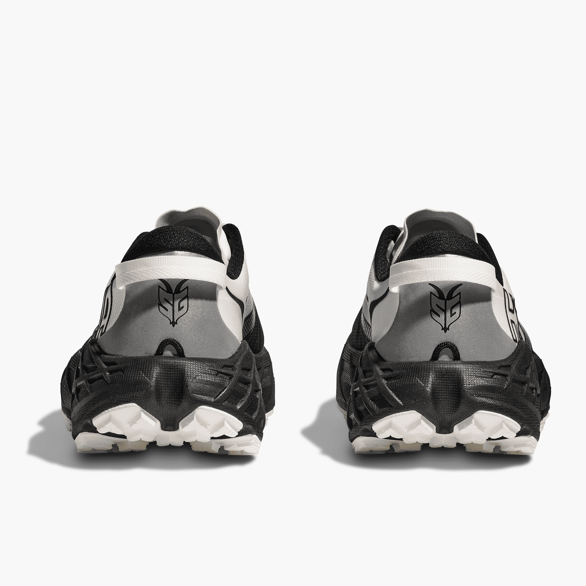 Heel angle shot of Women's Speedgoat 7 in Black  /  White