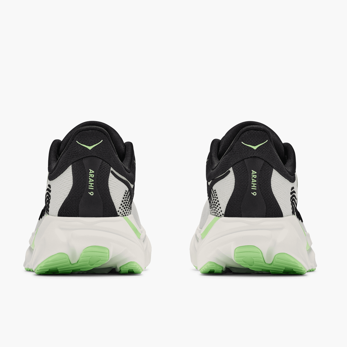 Heel angle shot of Men's Arahi 9 in Frost  /  Black