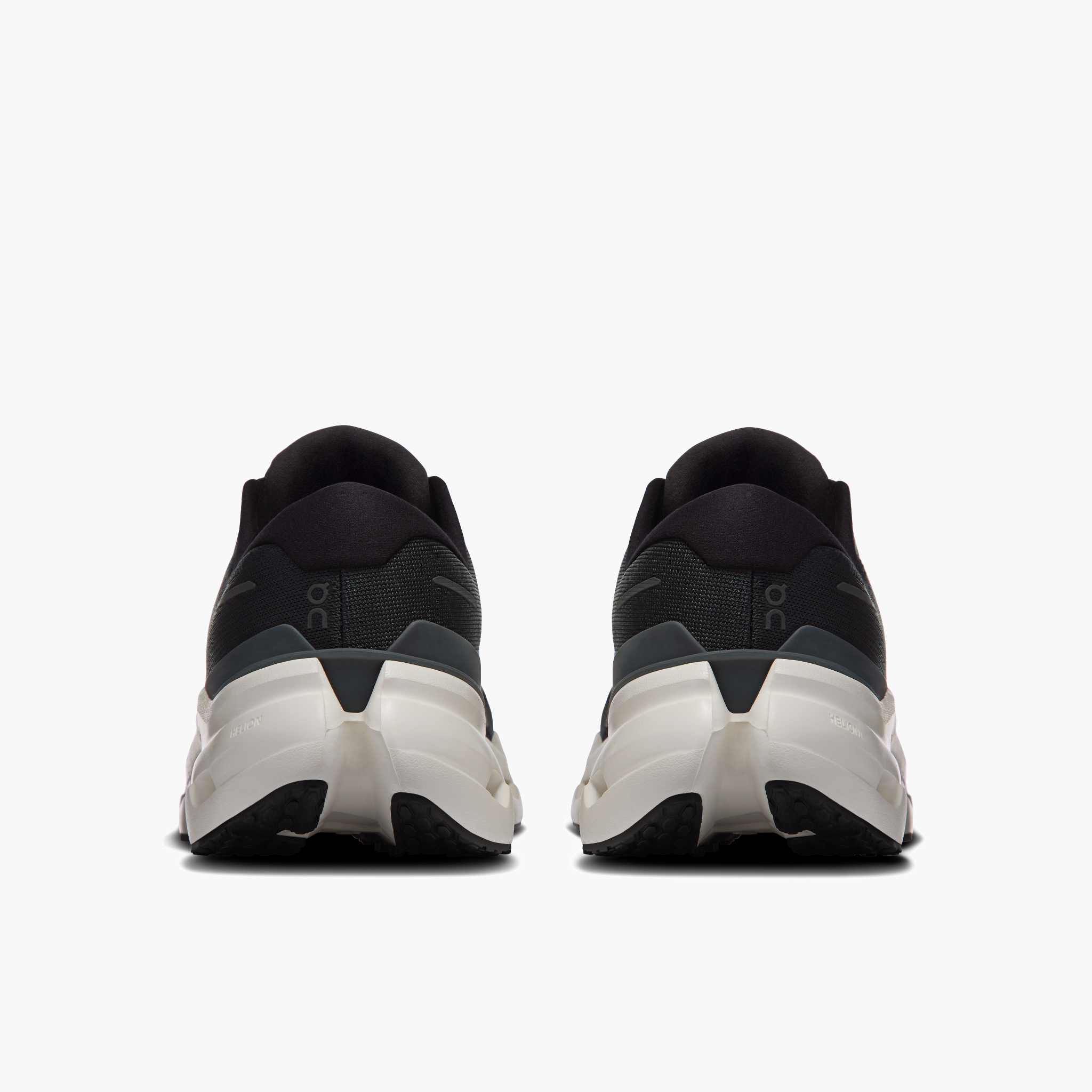 Heel angle shot of Men's Cloudrunner 3 in Black | Ivory