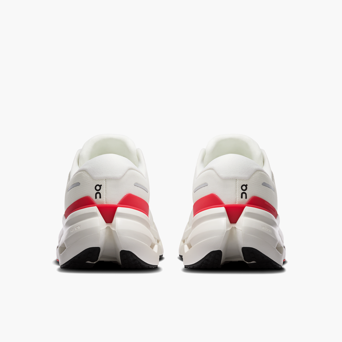 Heel angle shot of Men's Cloudrunner 3 in Ivory | Robin