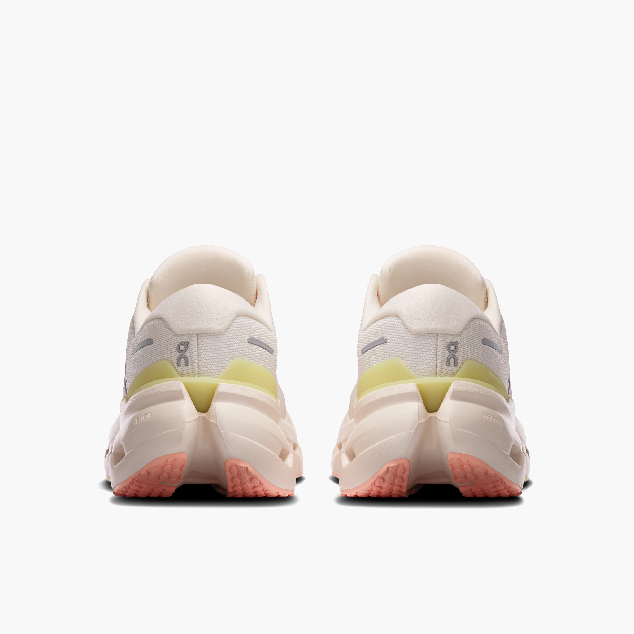 Heel angle shot of Women's Cloudrunner 3 in Ivory | Dew