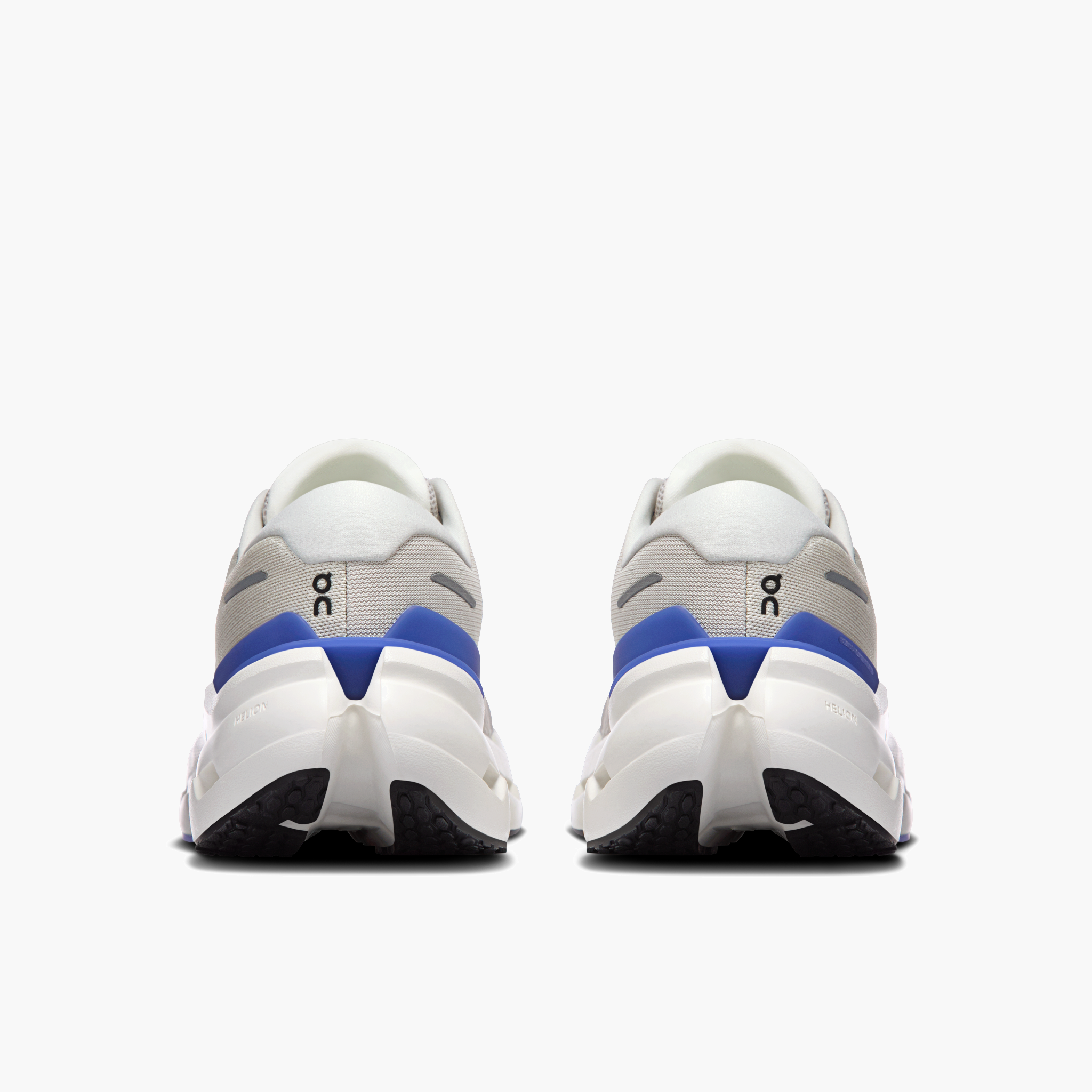 Heel angle shot of Women's Cloudrunner 3 in Pearl | Sailor