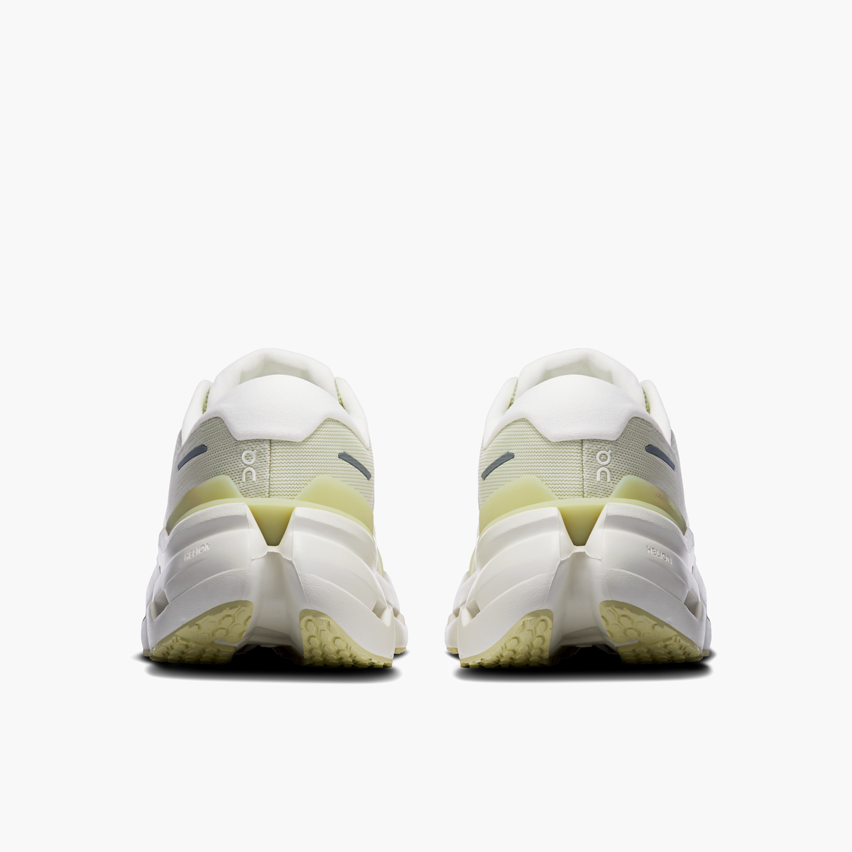 Heel angle shot of Women's Cloudrunner 3 in Seedling | Ivory