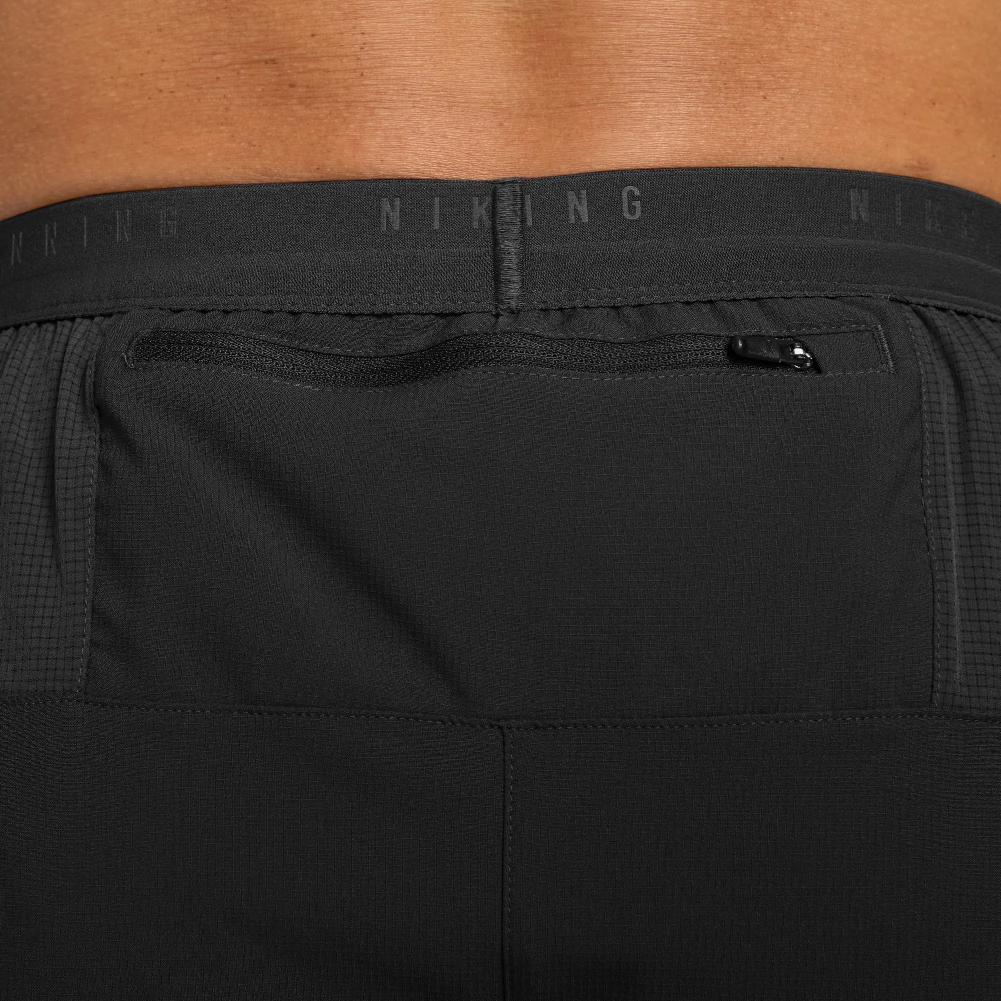 Men s Stride Shorts 5 in Black - 6