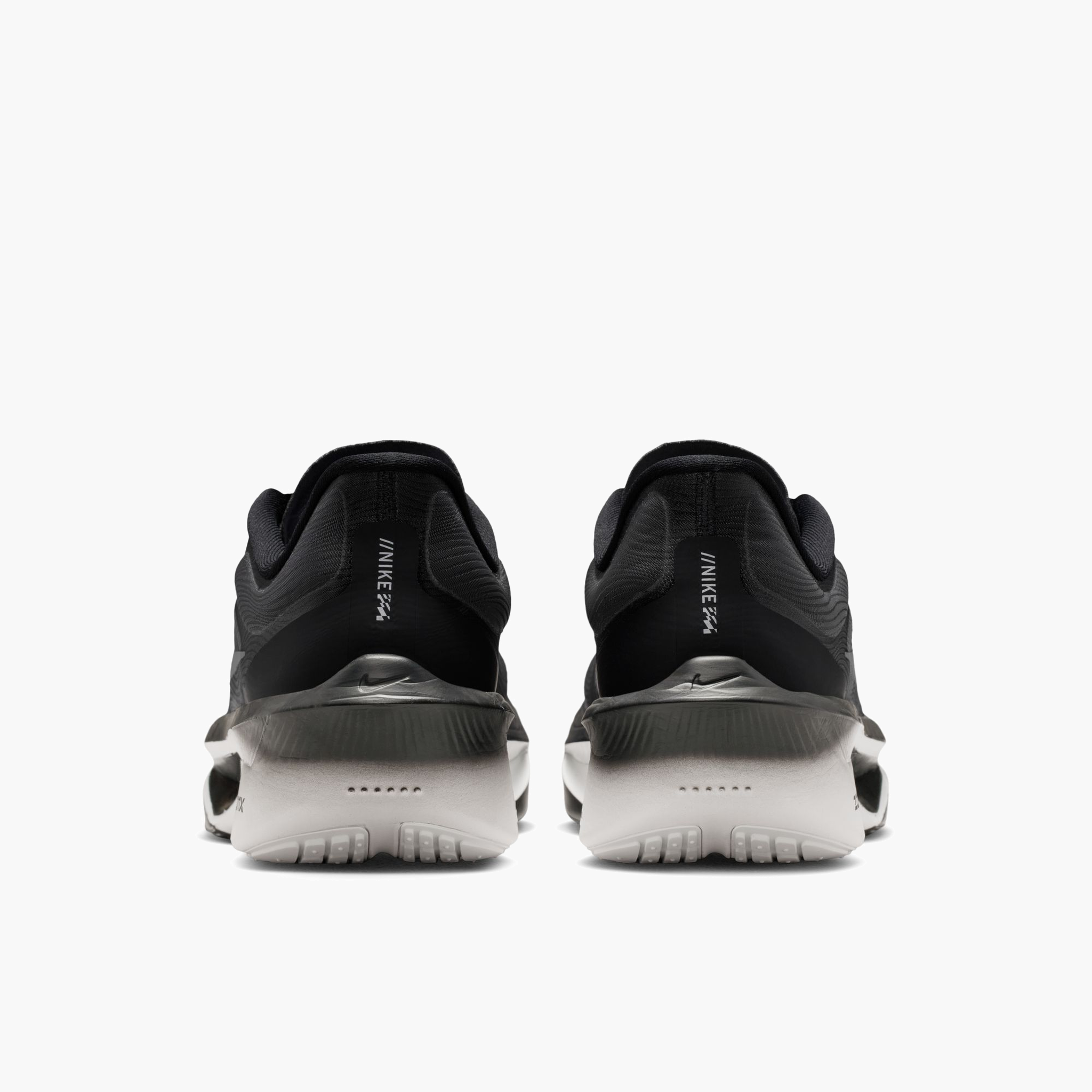 Heel angle shot of Men's Zoom Fly 6 in Black / White-Lt Smoke Grey