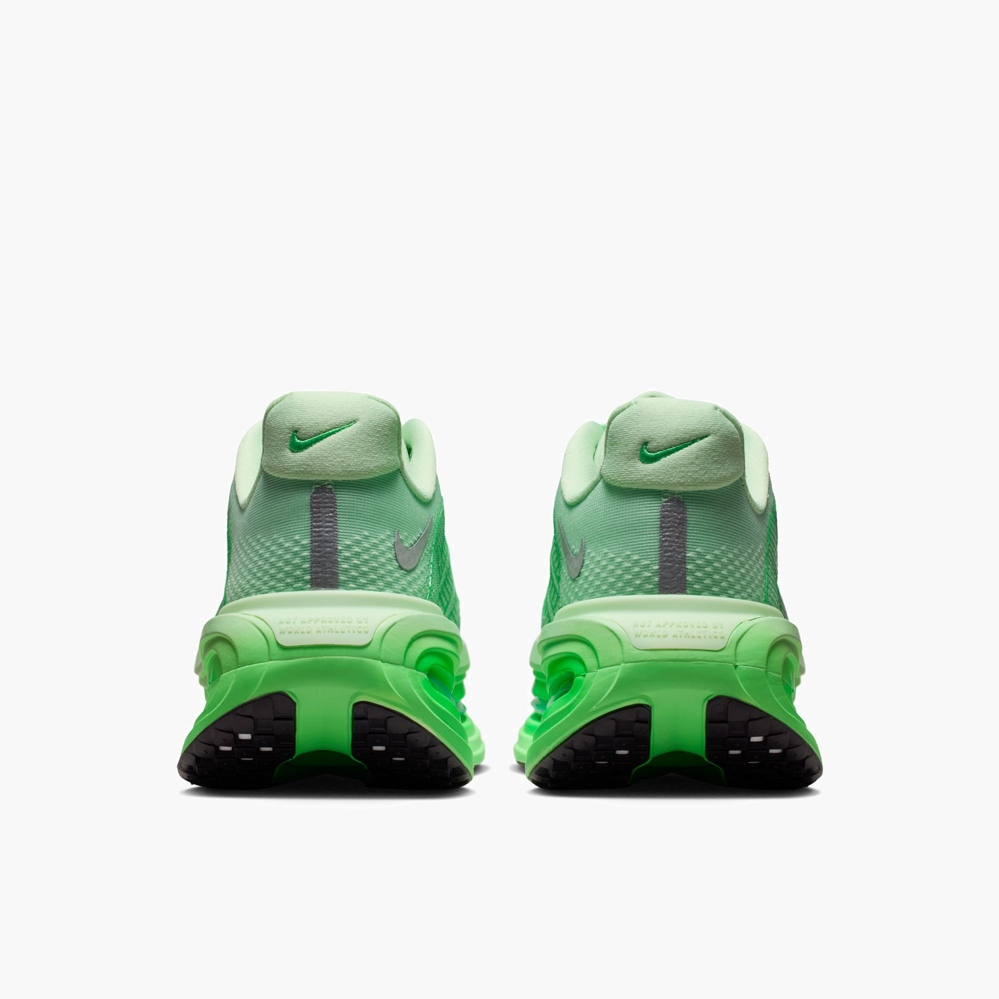 Heel angle shot of Women's Vomero Premium in Cucumber Calm / Metallic Silver