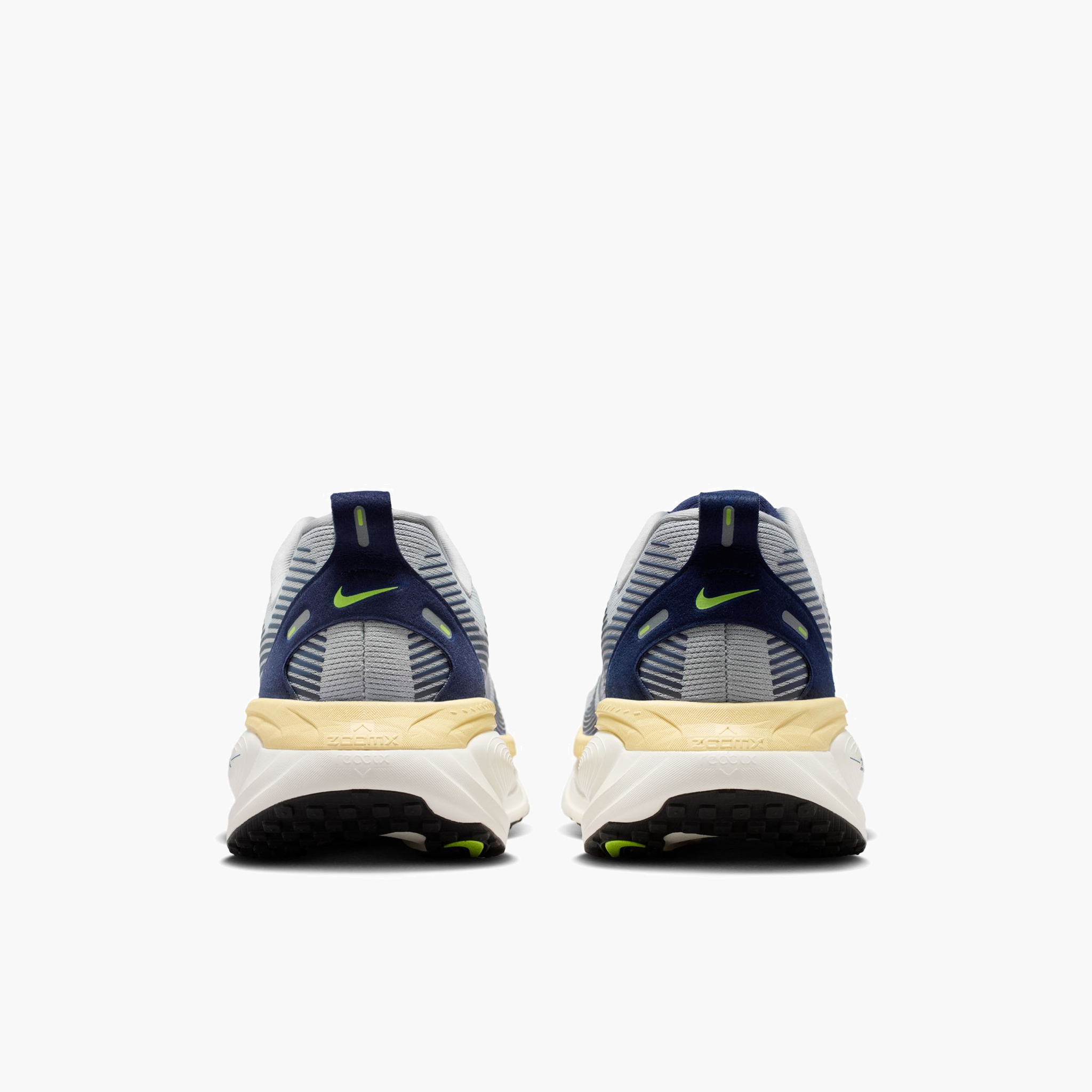 Heel angle shot of Men's Vomero 18 in Wolf Grey / Midnight Navy-Pewter-Sail