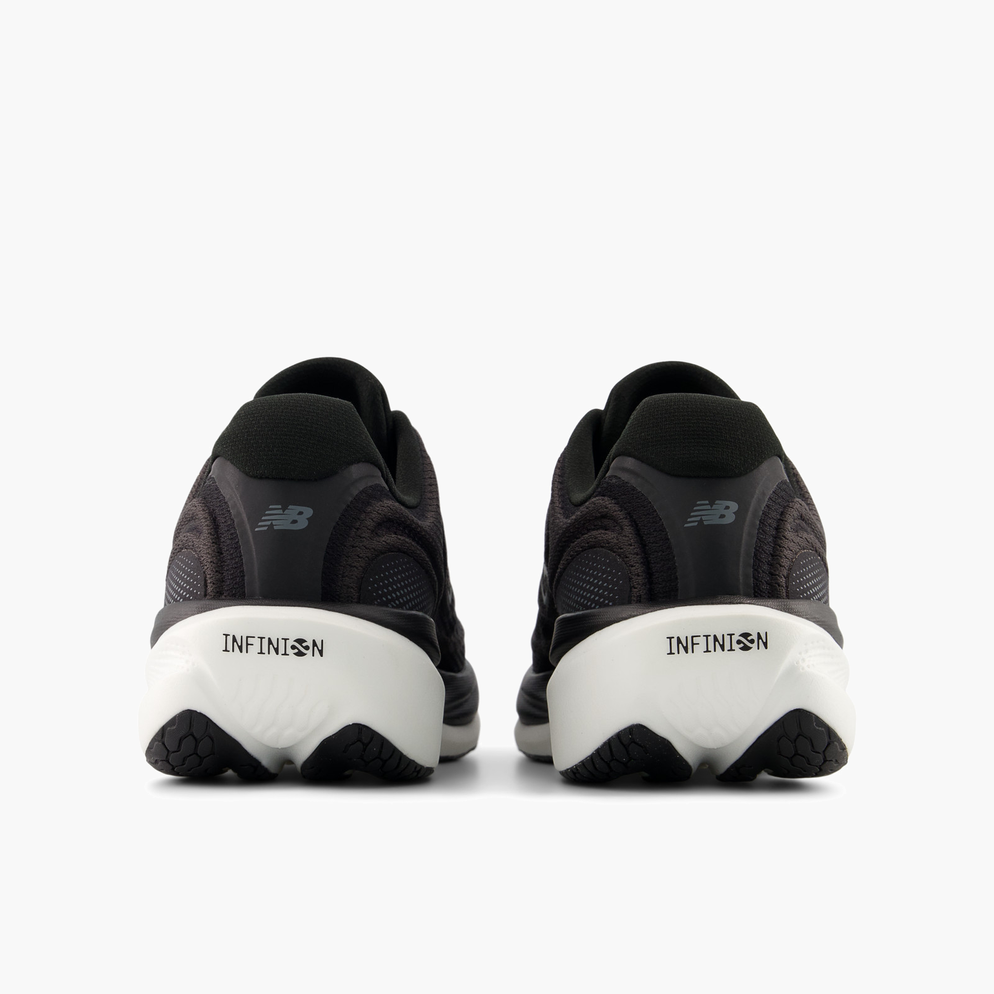 Heel angle shot of Men's 1080 v15 in Black / Slategrey / Fadedblack