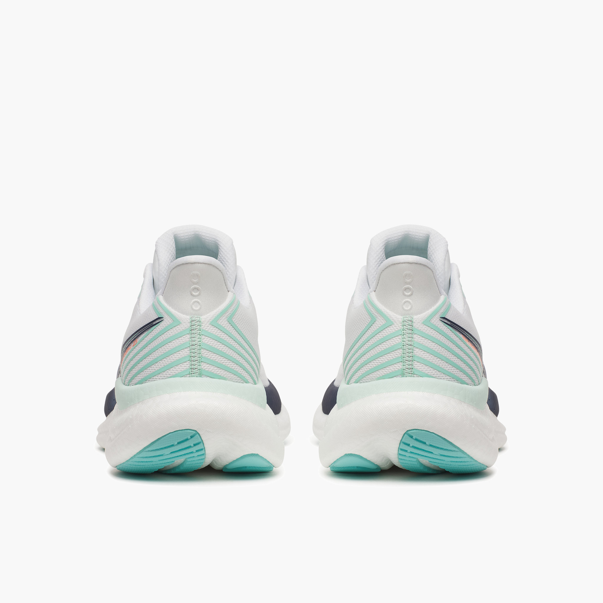 Heel angle shot of Women's Triumph 23 in White / Navy