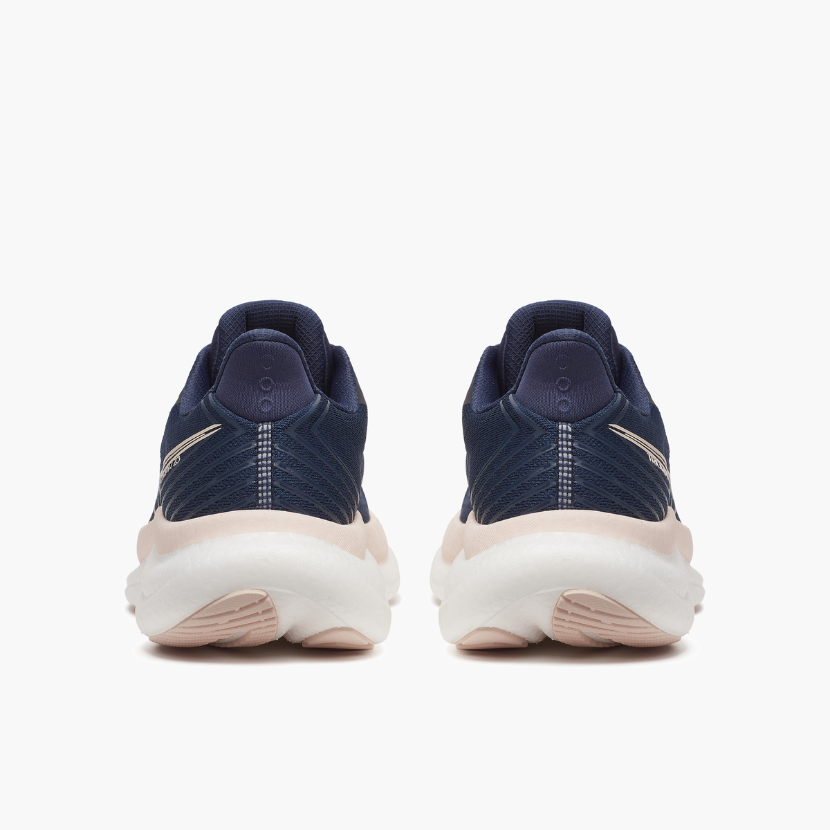 Heel angle shot of Women's Triumph 23 in Navy / Cameo