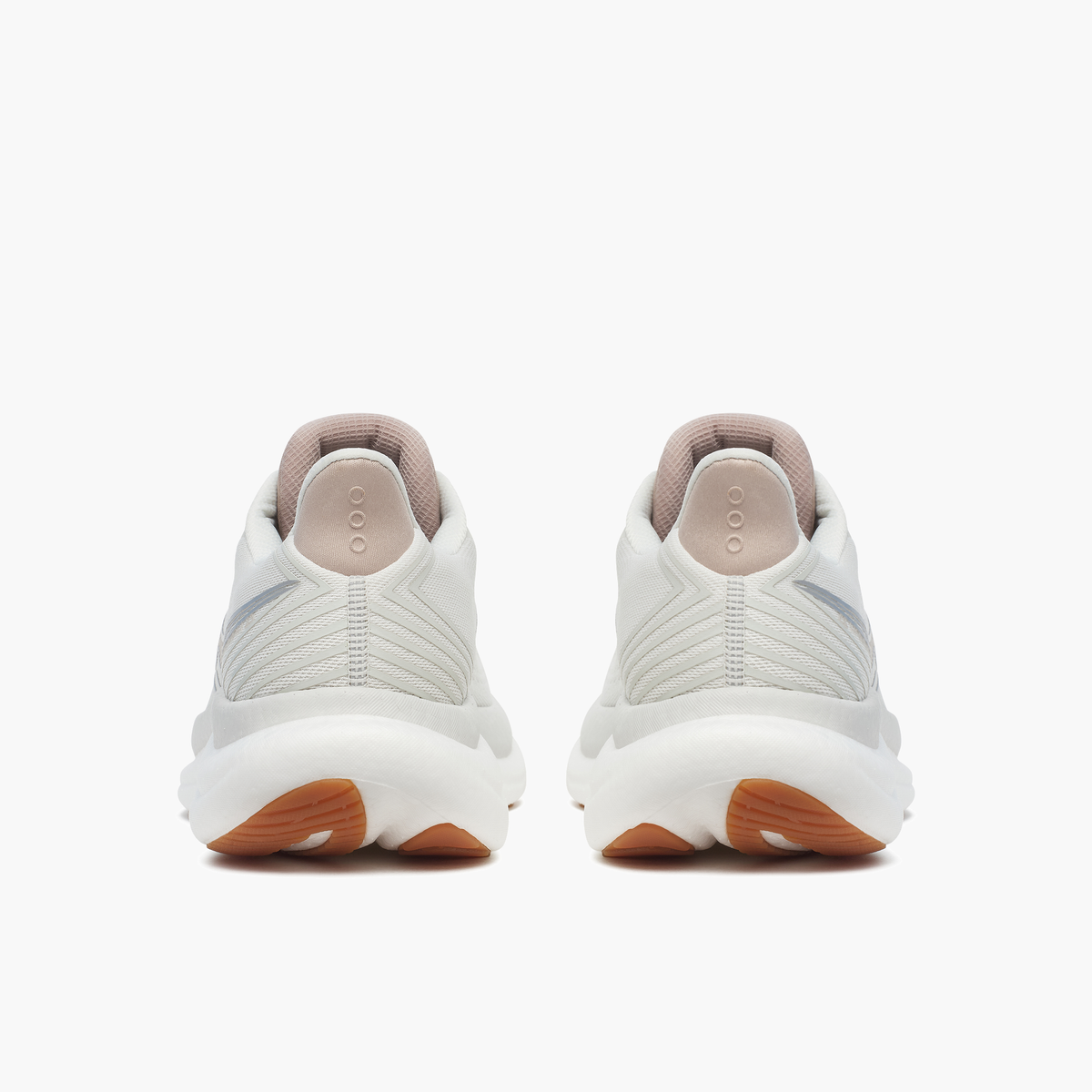 Heel angle shot of Men's Triumph 23 in Quartz / Gum
