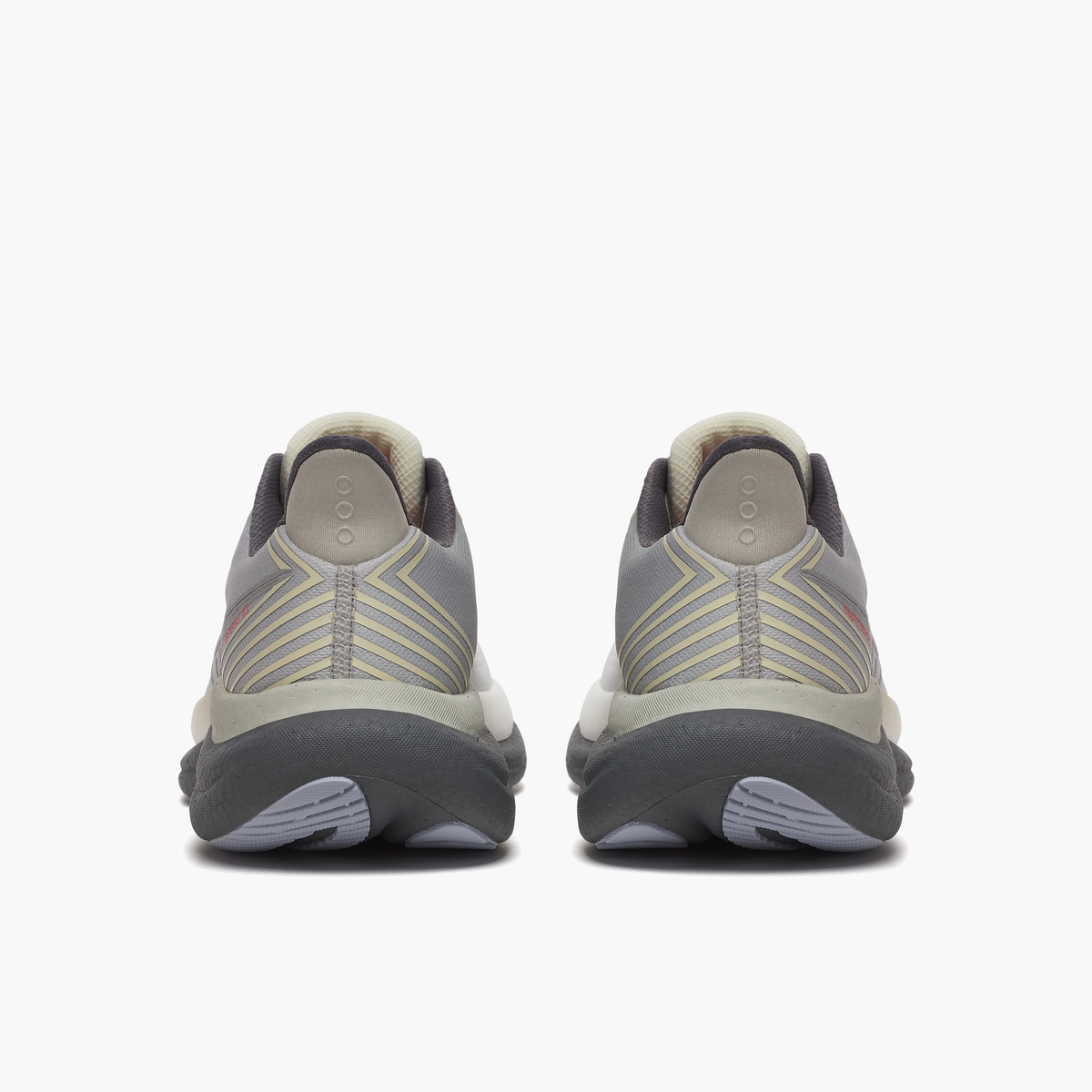 Heel angle shot of Men's Triumph 23 in Grey / Shadow