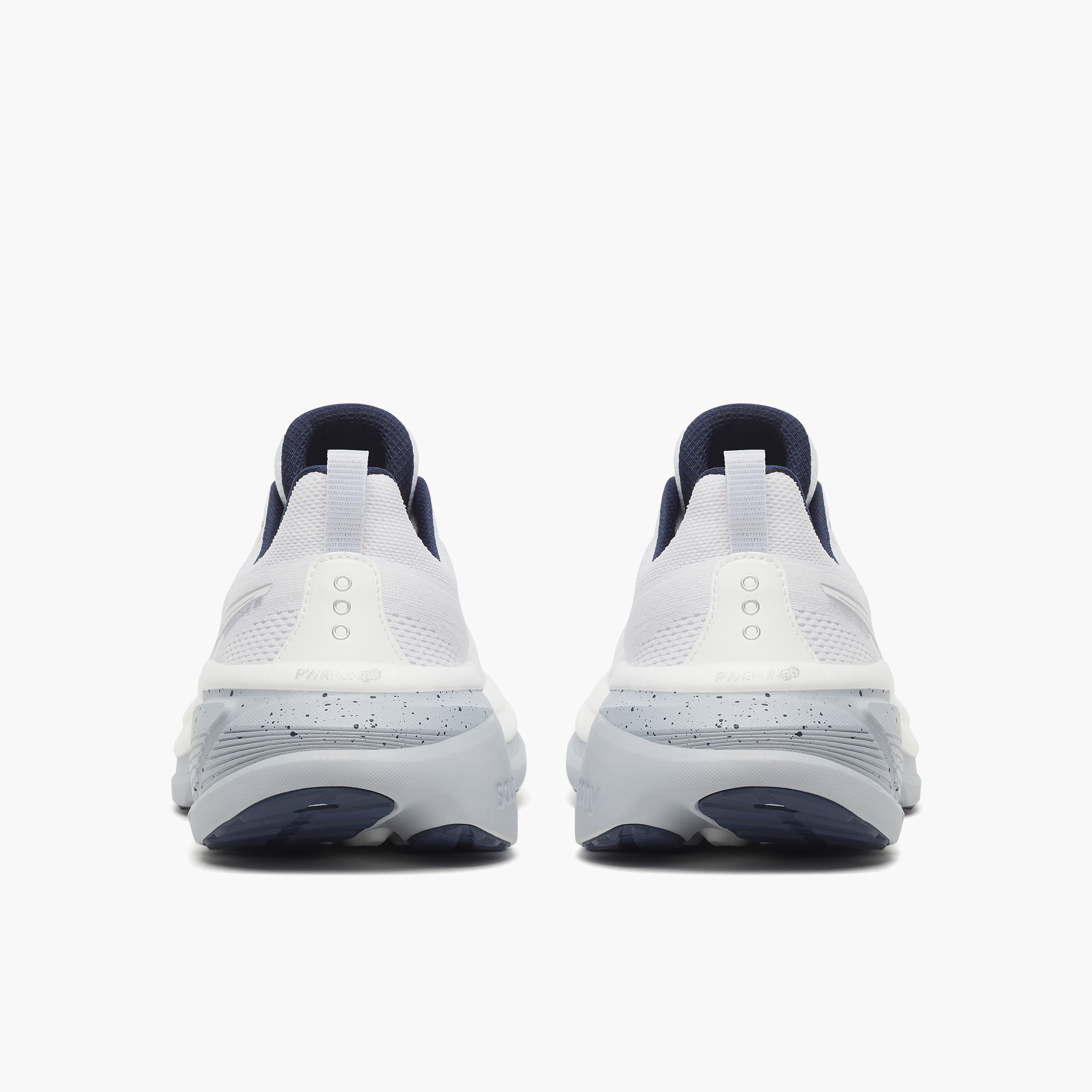 Heel angle shot of Men's Hurricane 25 in White / Navy