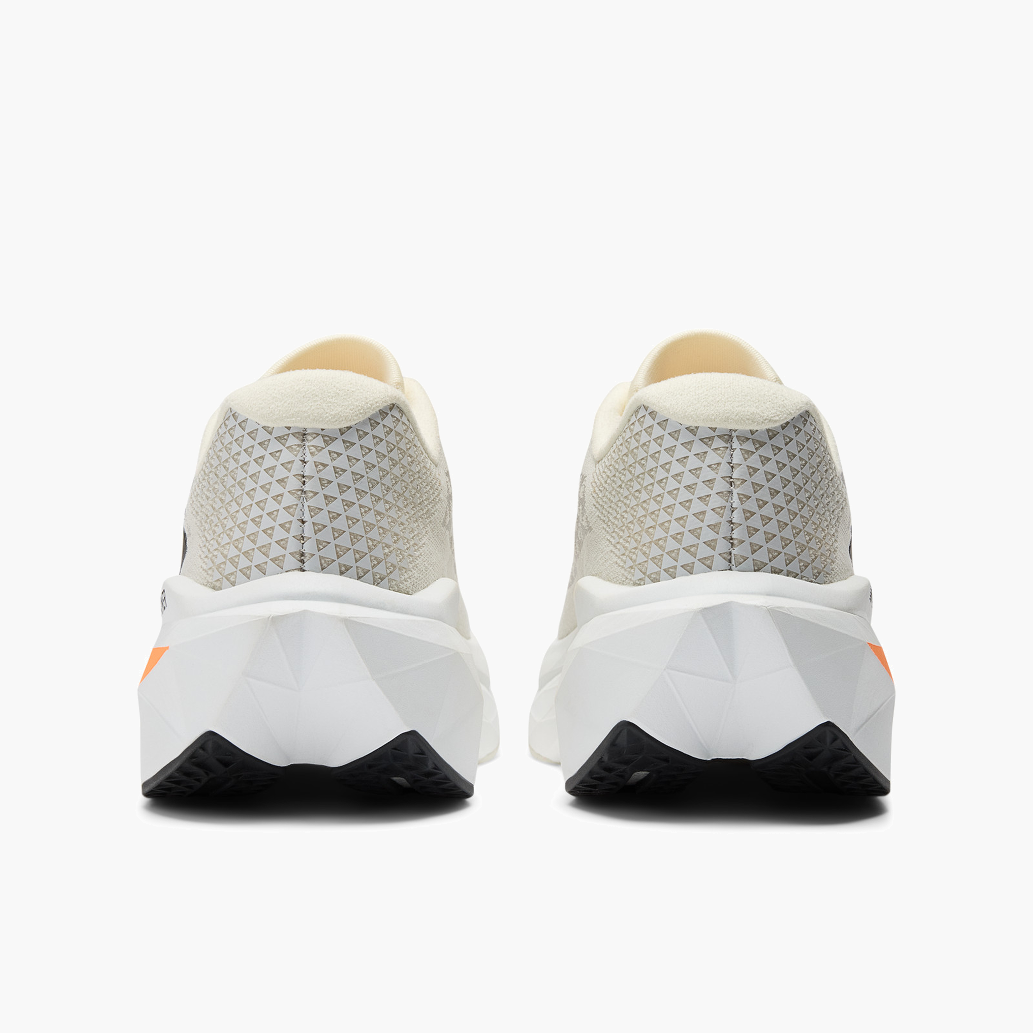 Heel angle shot of Women's Supercomp Trainer v3 in Angora