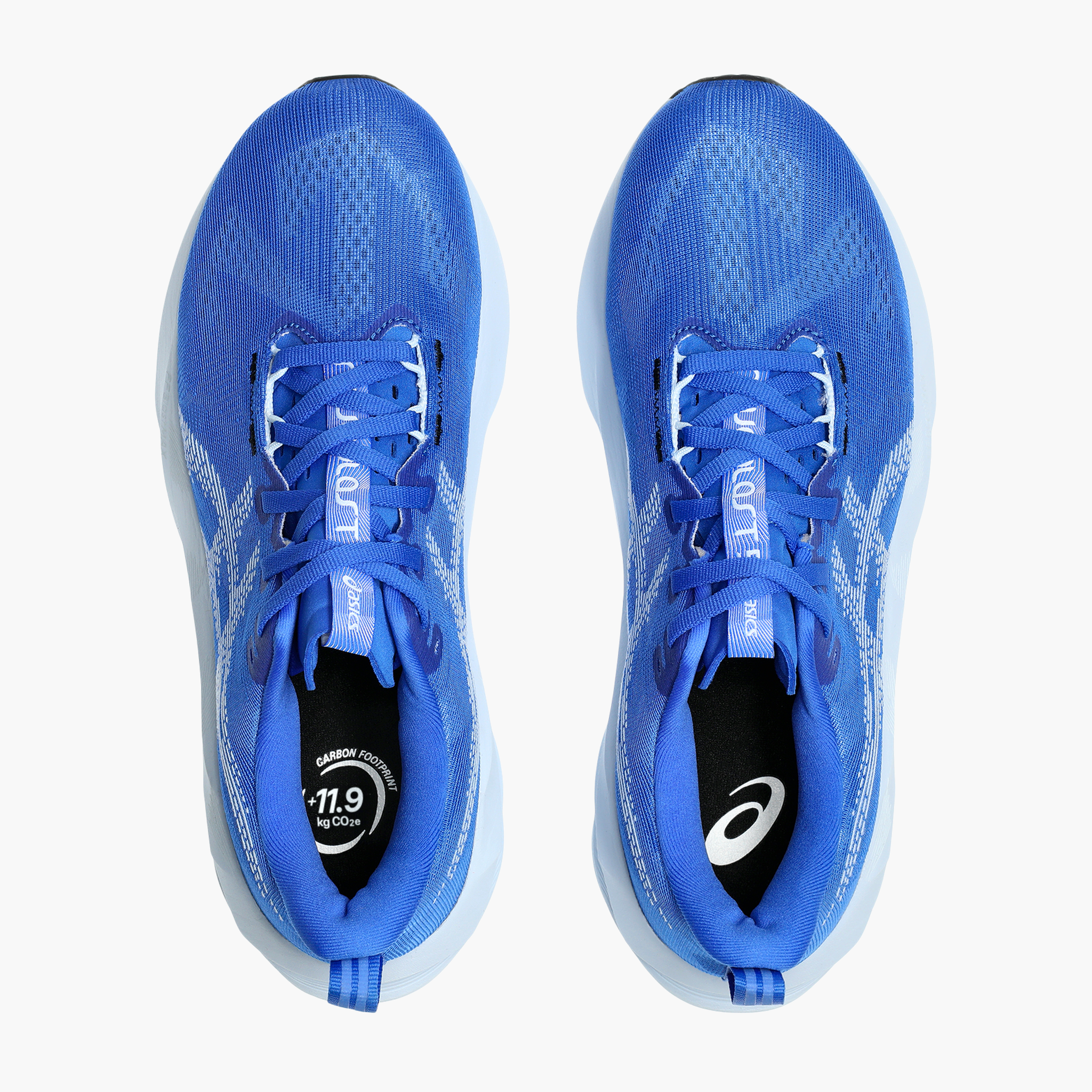 Overhead angle shot of Men's Novablast 5 in Illusion Blue / Light Blue