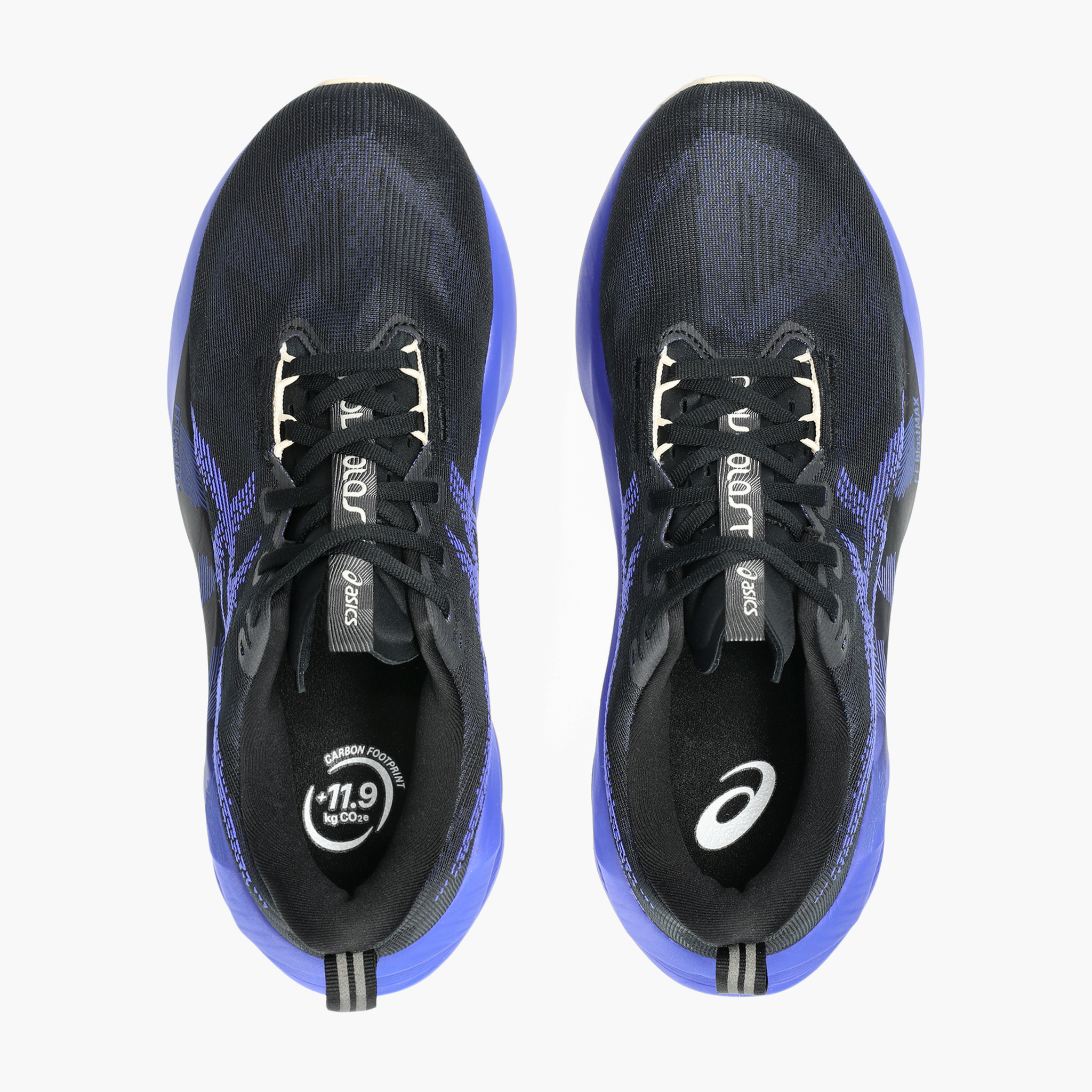 Overhead angle shot of Men's Novablast 5 in Black / Cobalt Burst