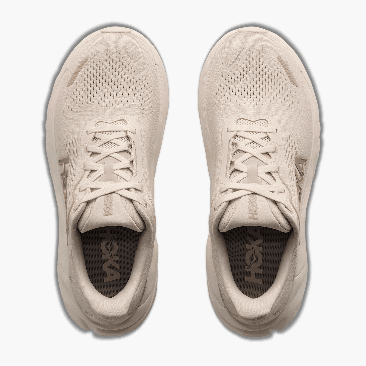 Overhead angle shot of Women's Arahi 9 in Alabaster  /  Oat Milk