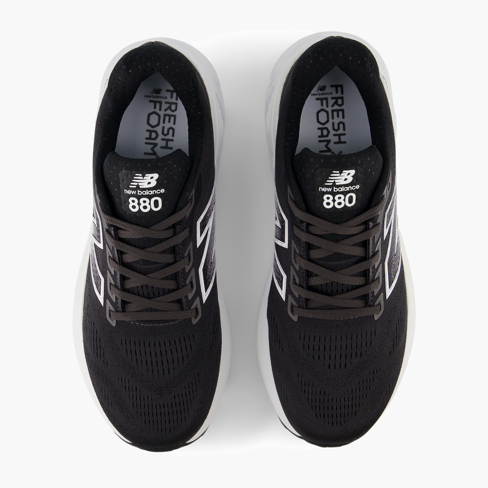 Overhead angle shot of Men's 880 v15 in Black