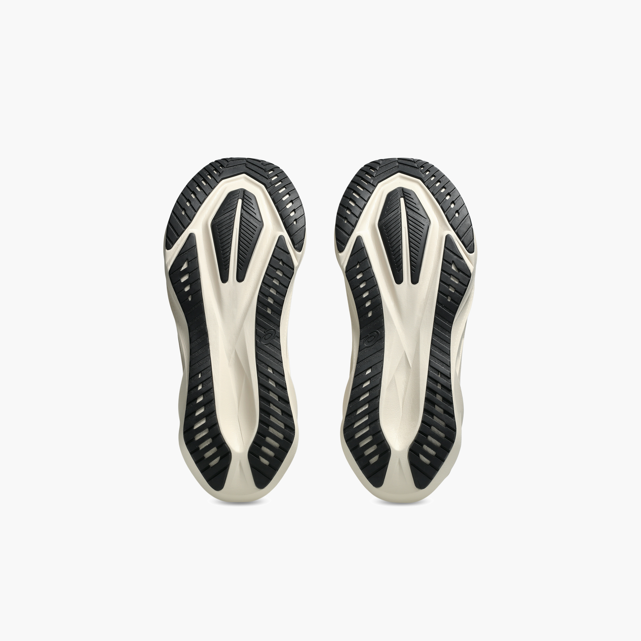 Sole angle shot of Men's Novablast 5 in Oatmeal / Black
