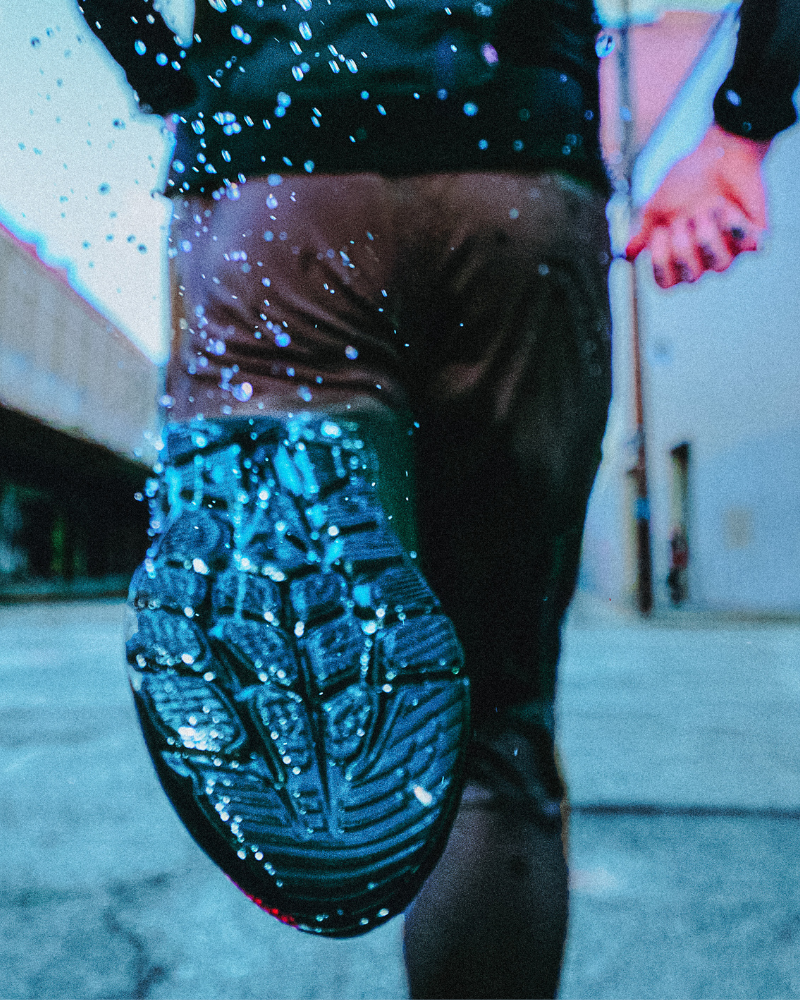 Clifton 11 GTX rubber outsole on wet pavement