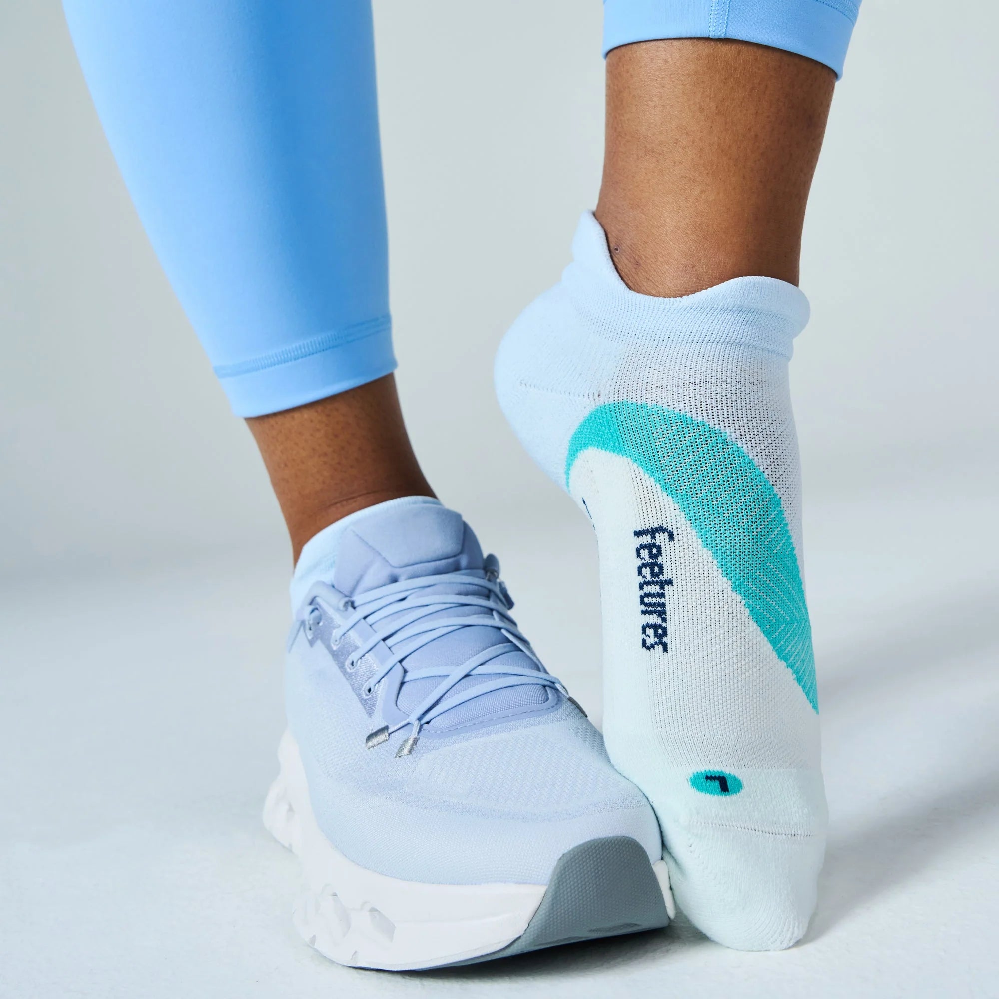 Elite Light Cushion No Show Tab Socks