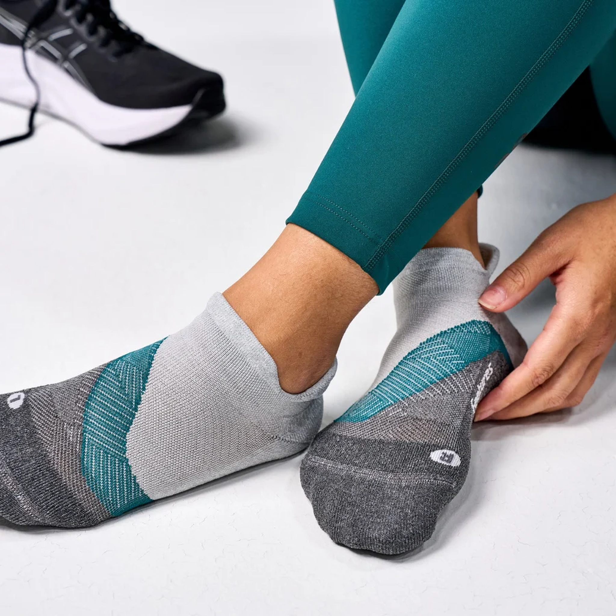 Elite Light Cushion No Show Tab Socks