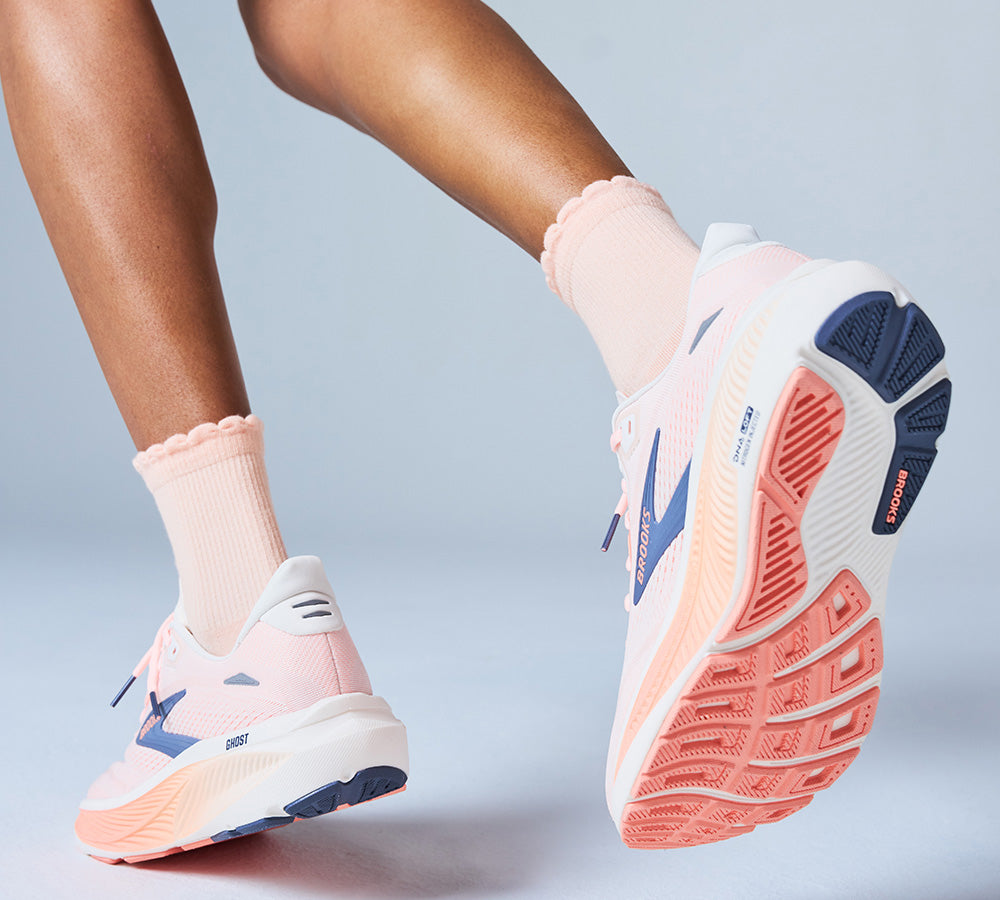 High Performance Max Cushion Quarter Tall Scallop Sock — Designed to stay put.