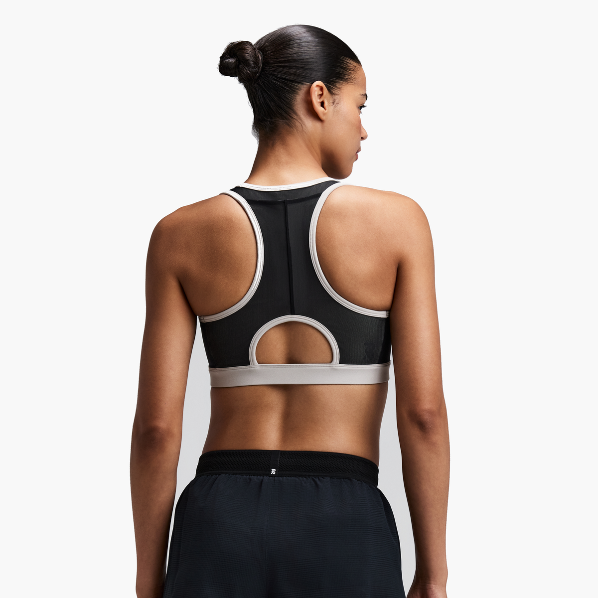 Women's Vanisher Reverso Scoop Neck Run Bra — Black / Plaster — image 2