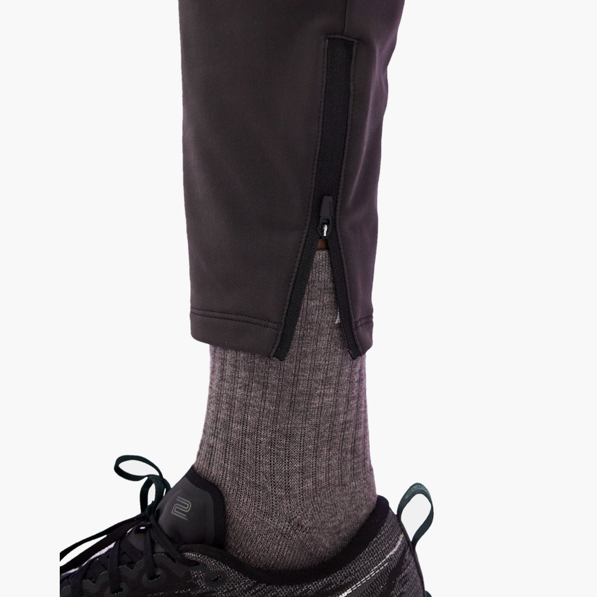 Men's Superwarm Run Pant — on-body source 2 [MBPPP005WI25SH.S]
